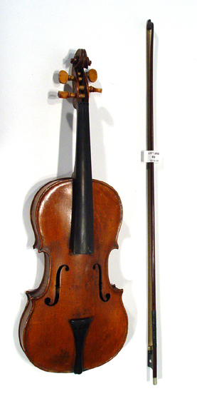 Appraisal: Old violin with one piece back together with a mother