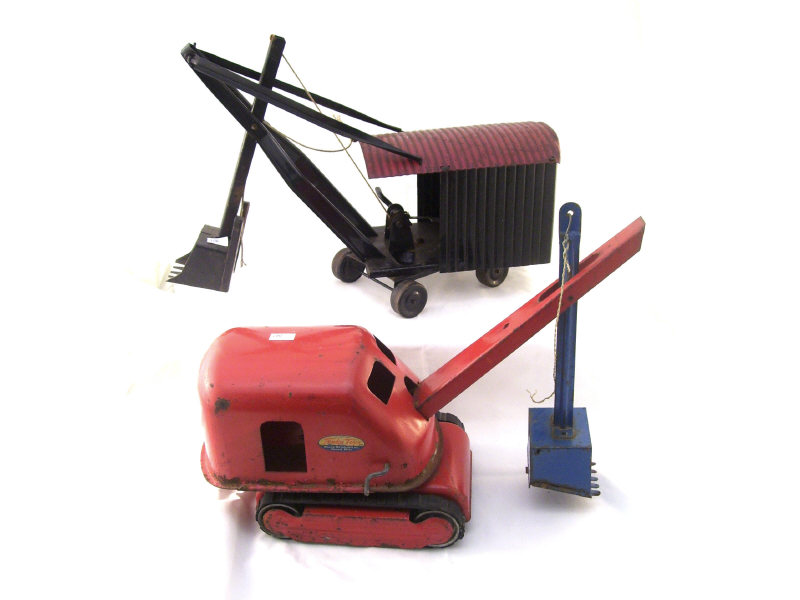 Appraisal: Pressed Steel Shovels Includes Early decal Tonka Toys shovel in