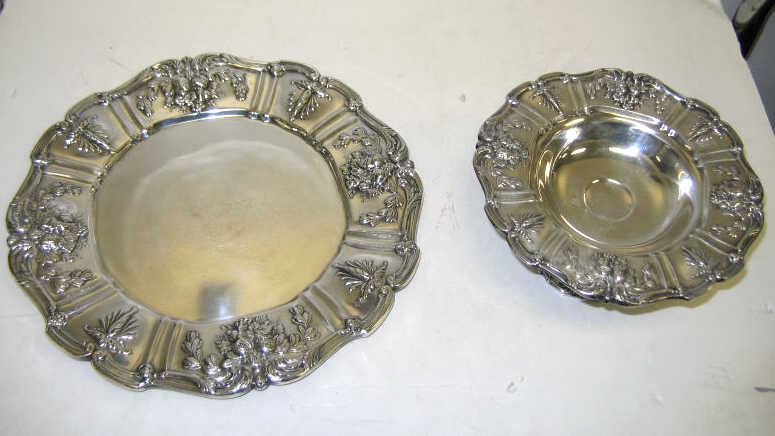 Appraisal: REED BARTON STERLING SILVER SERVING PIECES Francis I pattern two