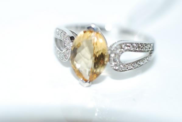 Appraisal: A CITIRINE AND DAMOND DRESS RING IN CT WHITE GOLD