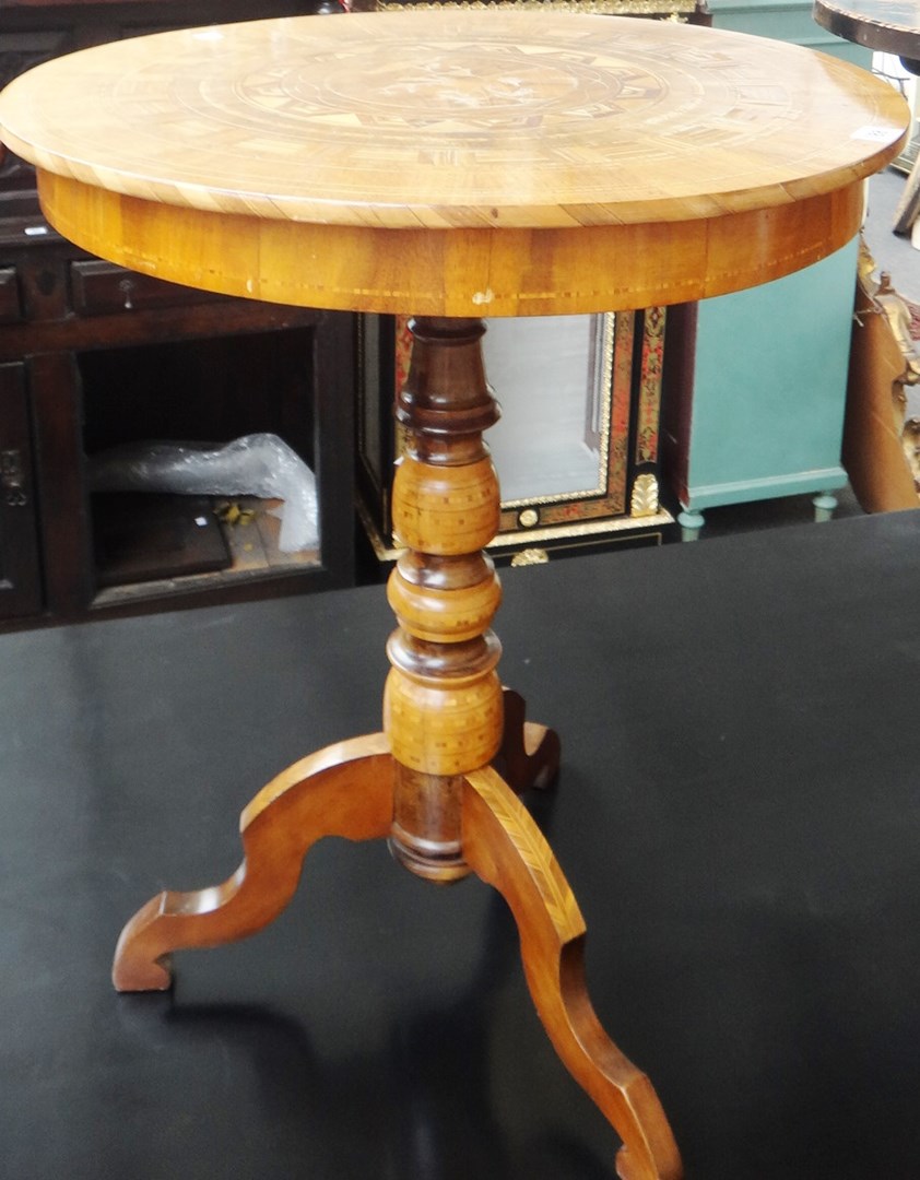 Appraisal: A continental Sorrento inlaid circular occasional table on tripod base