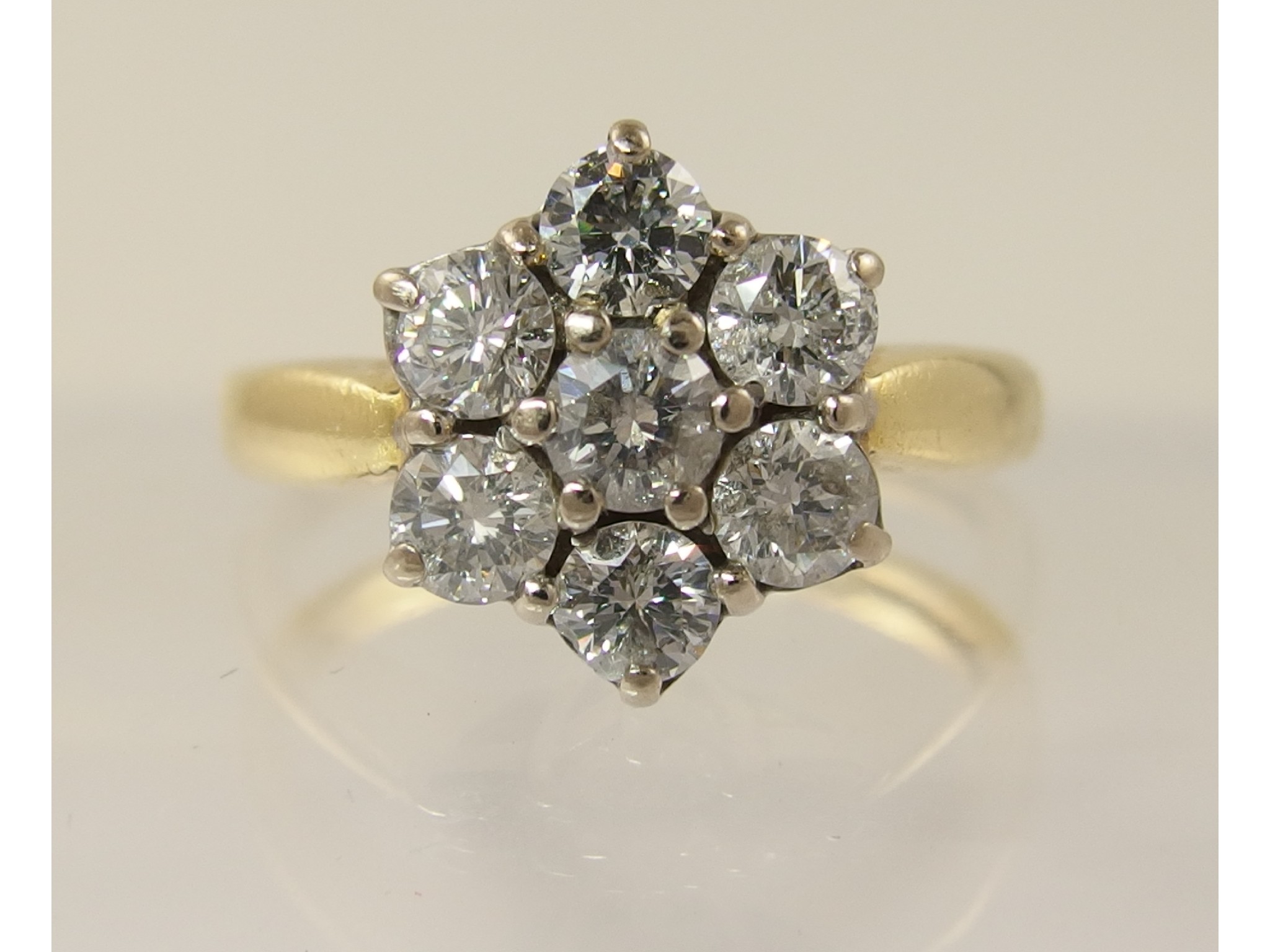 Appraisal: An ct diamond daisy cluster ringwith an approximate diamond total