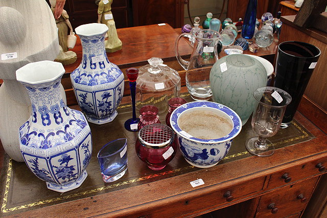 Appraisal: A PAIR OF CHINESE BLUE AND WHITE OCTAGONAL BALUSTER VASES