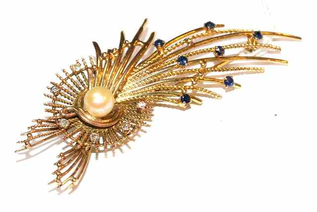 Appraisal: A CONTEMPORARY CT GOLD WIREWORK SPRAY BROOCH set with a