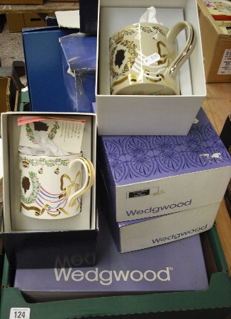 Appraisal: Collections of Pottery to include Wedgwood Arabesque Coffee cups saucers