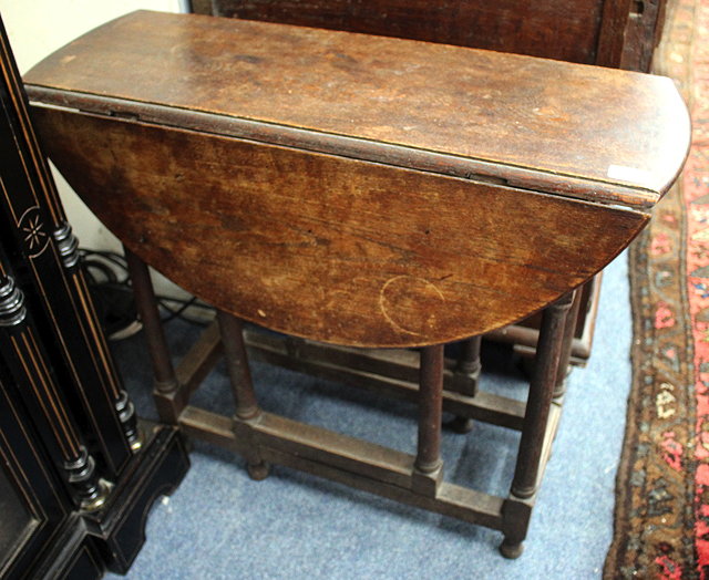 Appraisal: A SMALL TH CENTURY STYLE OAK GATELEG OCCASIONAL TABLE on