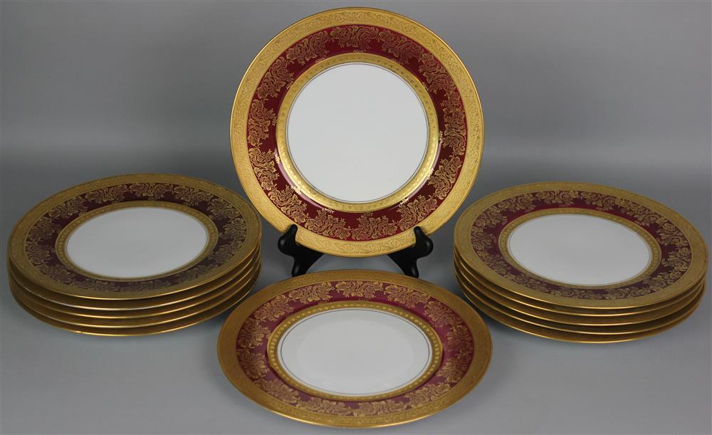 Appraisal: TWENTY-FOUR CONTINENTAL MAROON-GROUND SERVICE PLATES IN TWO PATTERNS including Royal