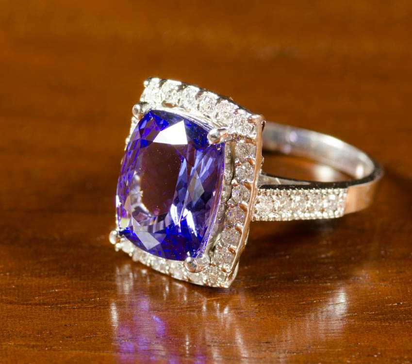 Appraisal: TANZANITE DIAMOND AND FOURTEEN KARAT WHITE GOLD RING with GLA