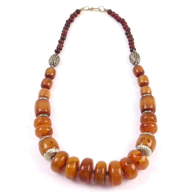 Appraisal: Strand of Amber Beads Strand of amber beads L