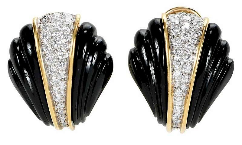 Appraisal: kt Diamond and Onyx Earrings each with approx round brilliant