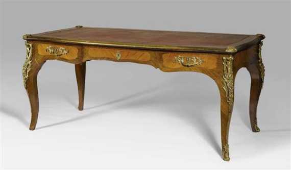 Appraisal: BUREAU-PLAT Louis XV-Stil Frankreich Mahagoni und Rosenholz eingelegt in geschwungenen