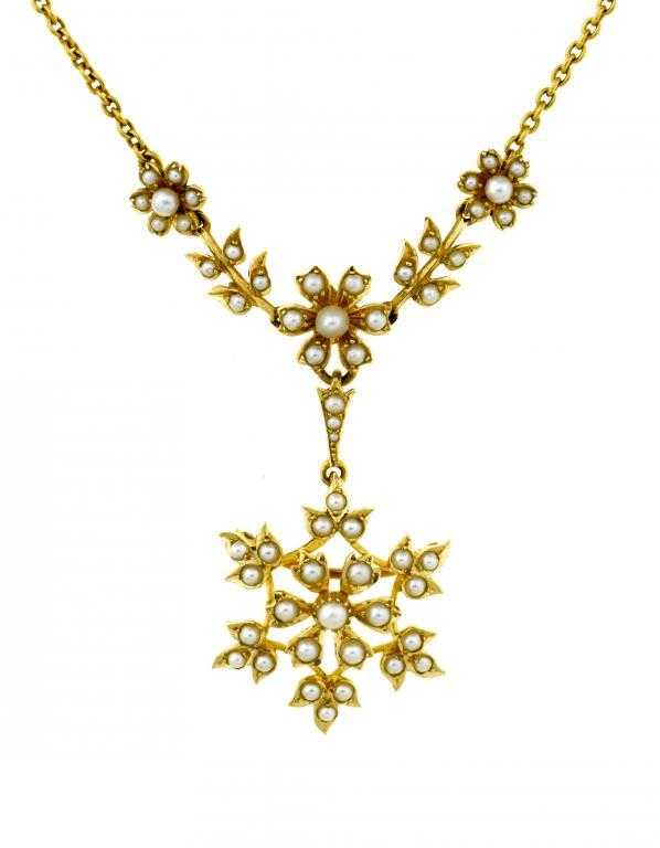 Appraisal: A GOLD AND SPLIT PEARL NECKLET with three flowers leaves