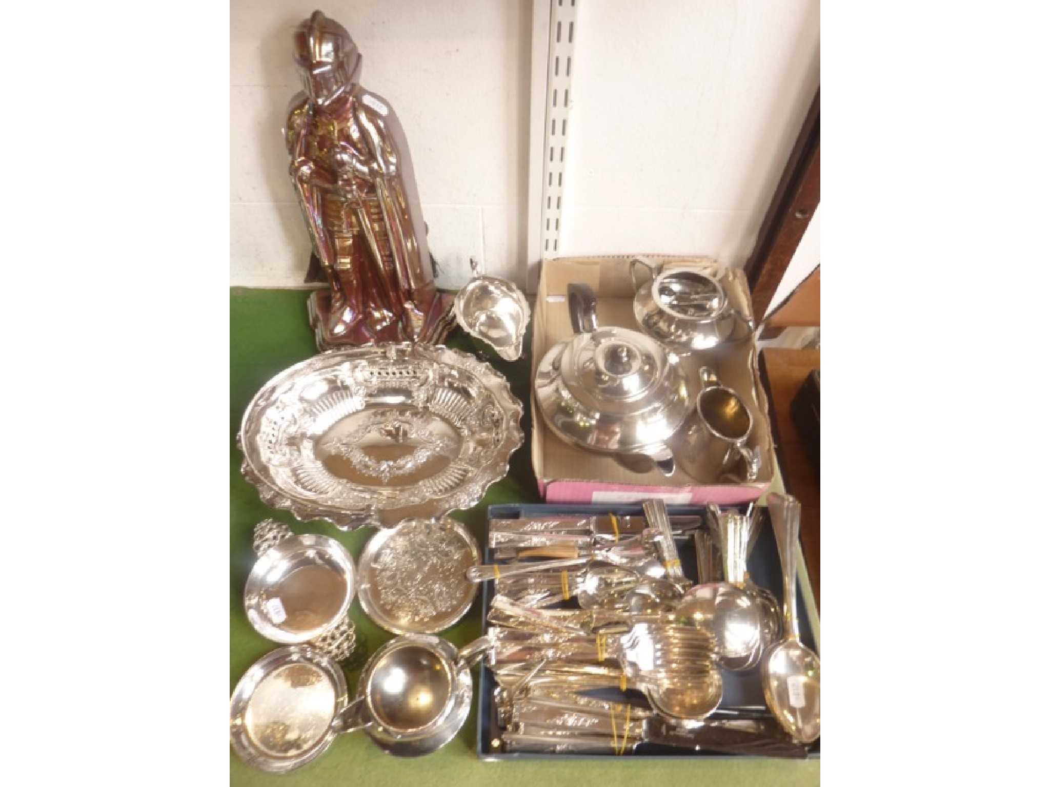 Appraisal: A quantity of silver plated wares to include a good