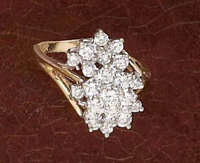 Appraisal: DIAMOND CLUSTER RING k yellow gold lady's ring with twenty-three