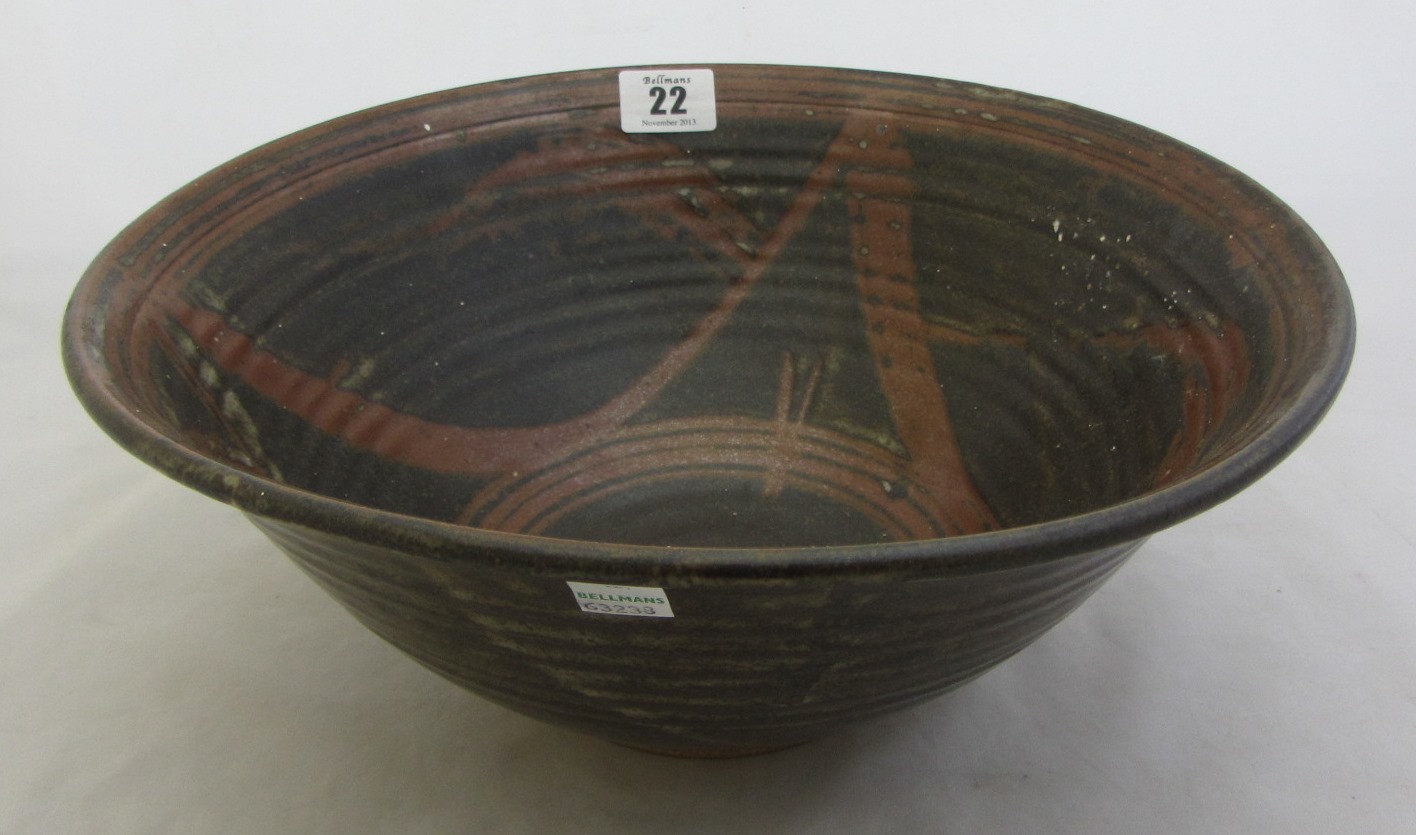 Appraisal: A studio pottery bowl decorated with interior geometric patterns against