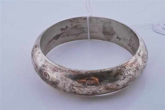 Appraisal: A STERLING SILVER BANGLE