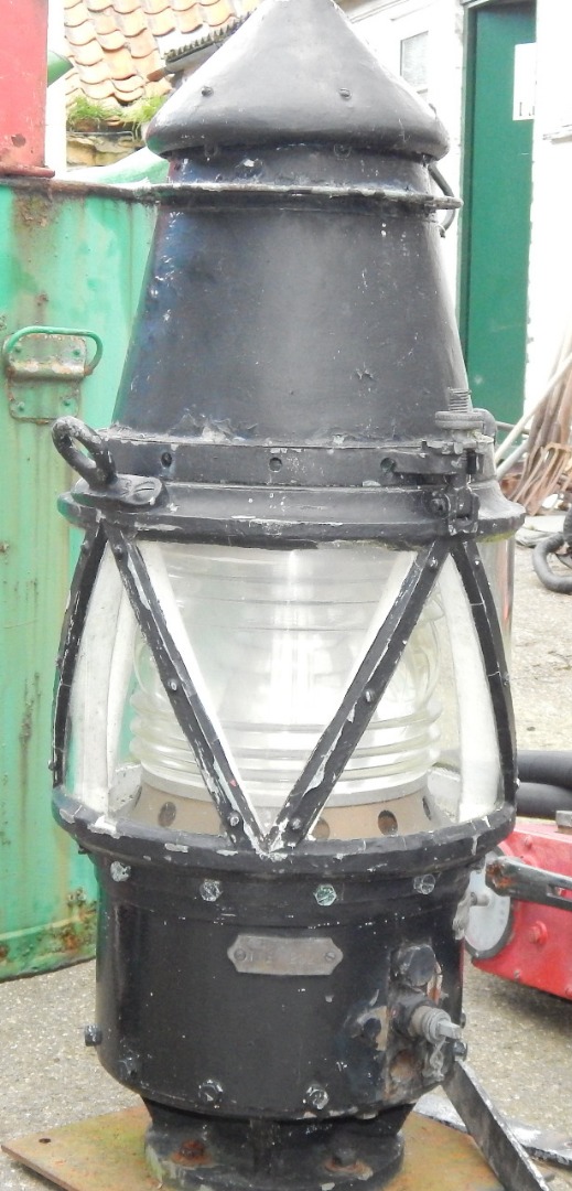 Appraisal: A large ship's lamp with mount cm high