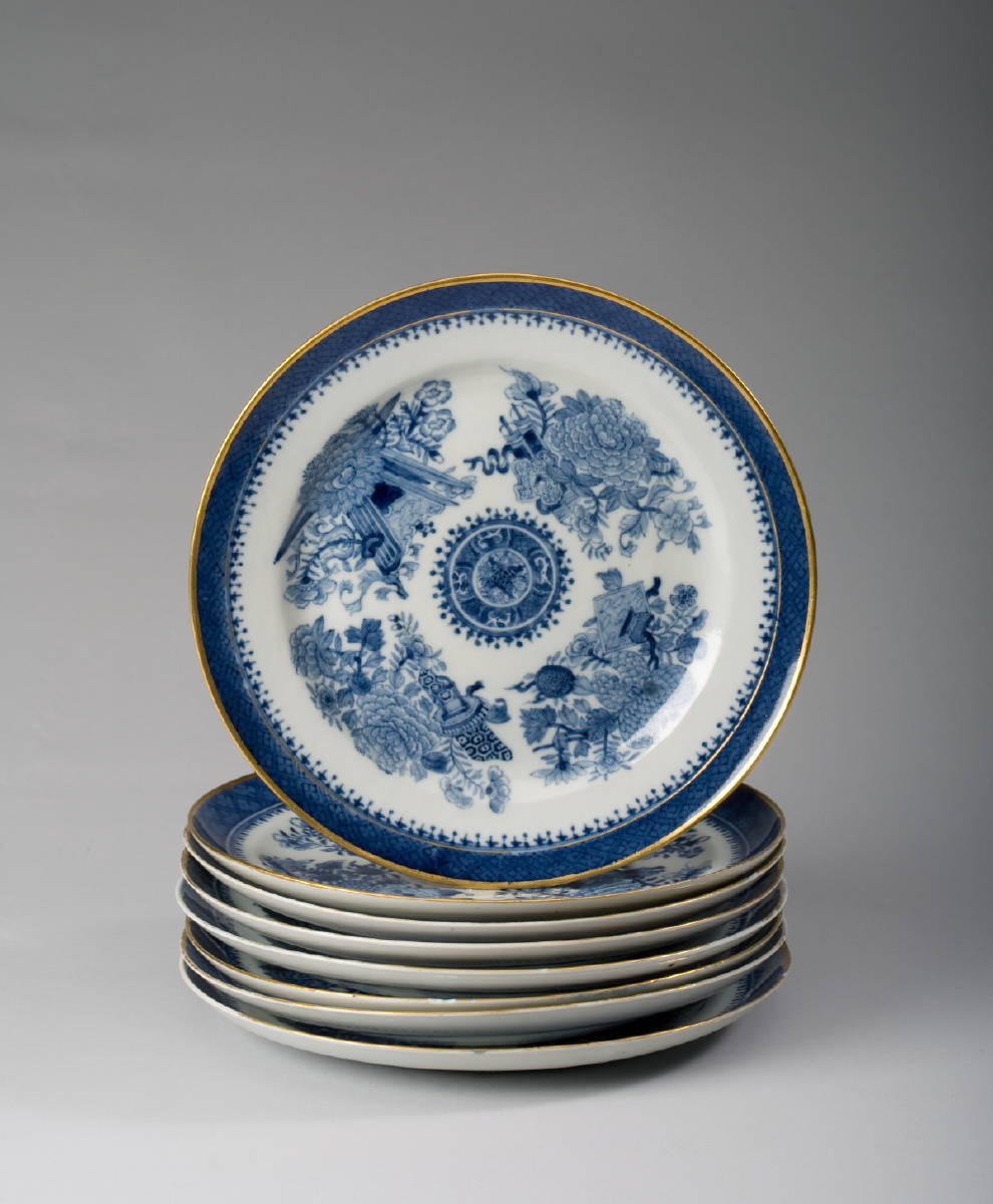 Appraisal: ASSEMBLED SET OF EIGHT CHINESE EXPORT PORCELAIN 'BLUE FITZHUGH' PLATES