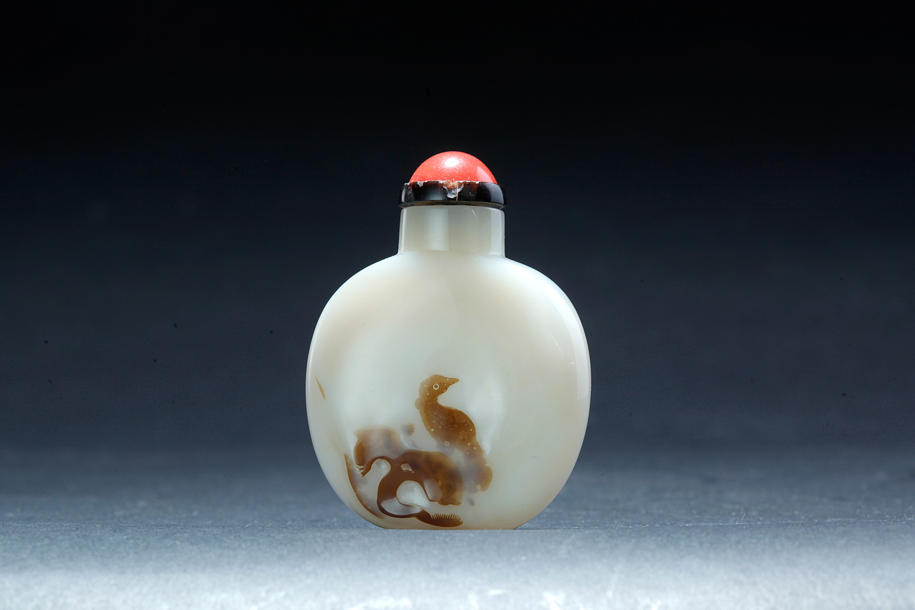 Appraisal: CHINESE AGATE SNUFF BOTTLE Late th century One side depicts