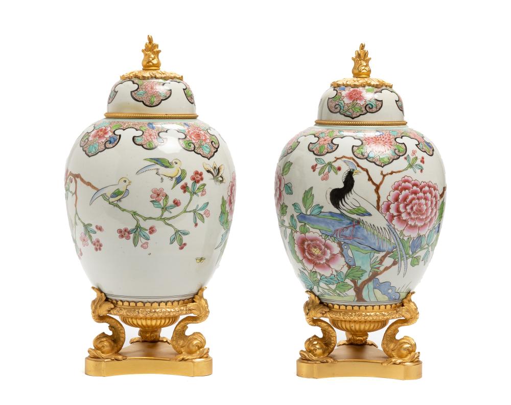 Appraisal: A pair of Chinoiserie lidded porcelain ginger jars Fourth-Quarter th