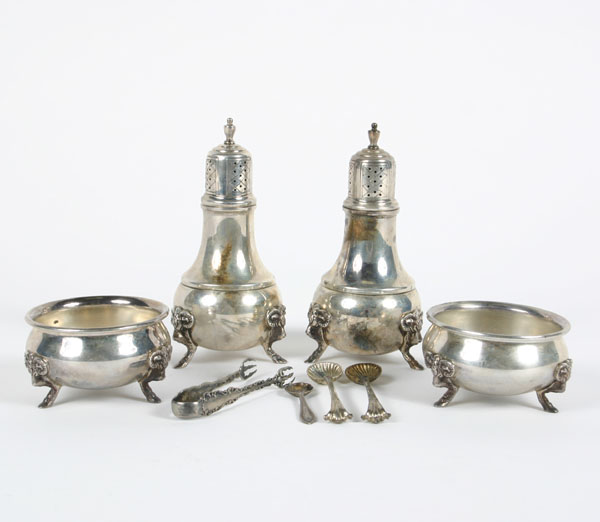 Appraisal: Two each Whiting sterling shakers and master salts with ram's