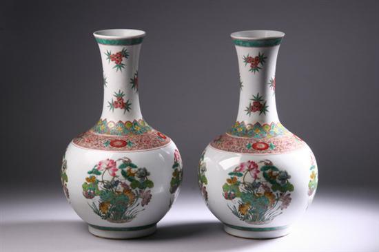 Appraisal: PAIR OF CHINESE FAMILLE ROSE PORCELAIN VASES Early th century