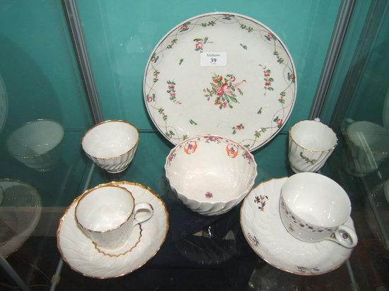 Appraisal: A quantity of th Century porcelain including a saucer dish