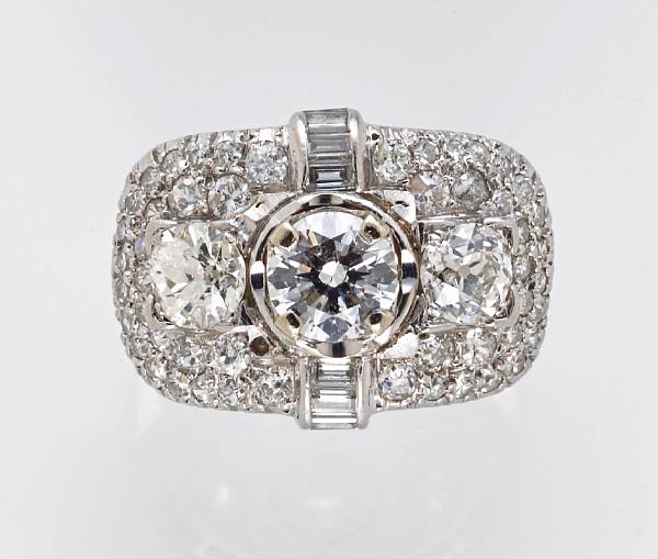 Appraisal: A diamond ring principal diamond weighing approximately carat remaining diamonds