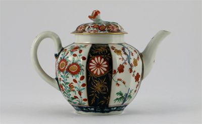 Appraisal: A Worcester fluted teapot and cover with floral finial painted