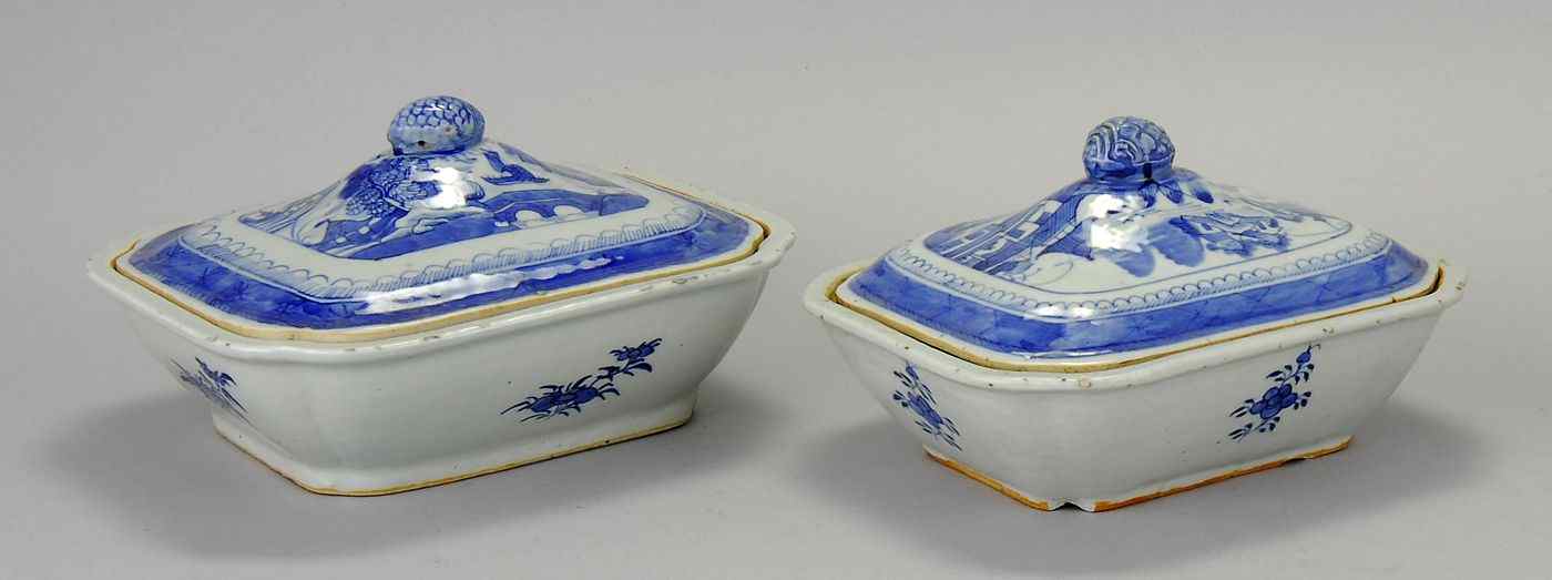 Appraisal: TWO CHINESE EXPORT CANTON PORCELAIN COVERED VEGETABLE DISHES th CenturyWith