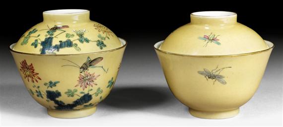 Appraisal: A FINE PAIR OF CAFE-AU-LAIT COVERED TEA BOWLS PAINTED WITH