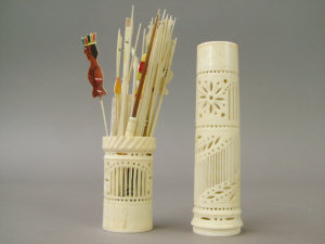 Appraisal: A collection of th century ivory spillikins in a carved