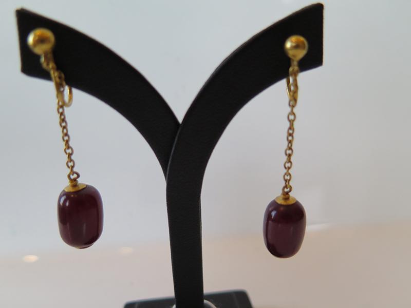 Appraisal: A PAIR OF AMBER DROP EARRINGS TO GOLD SCREWBACK FITTINGS