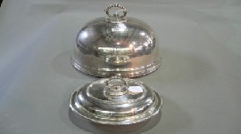 Appraisal: An EPNS vegetable tureen and cover and a tureen cover