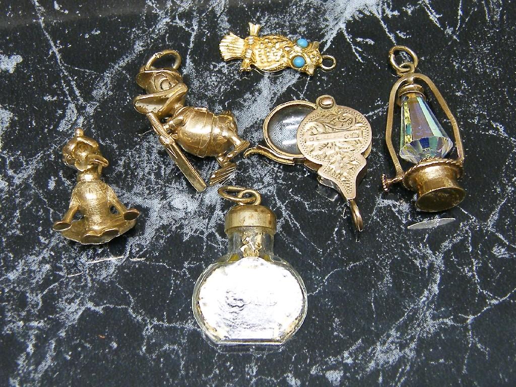 Appraisal: Five assorted ct charms and a ct turquoise set charm