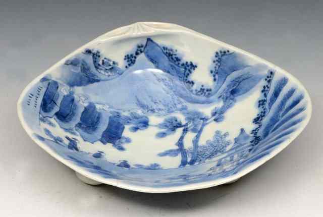 Appraisal: A JAPANESE BLUE AND WHITE PORCELAIN SHELL SHAPED DISH having