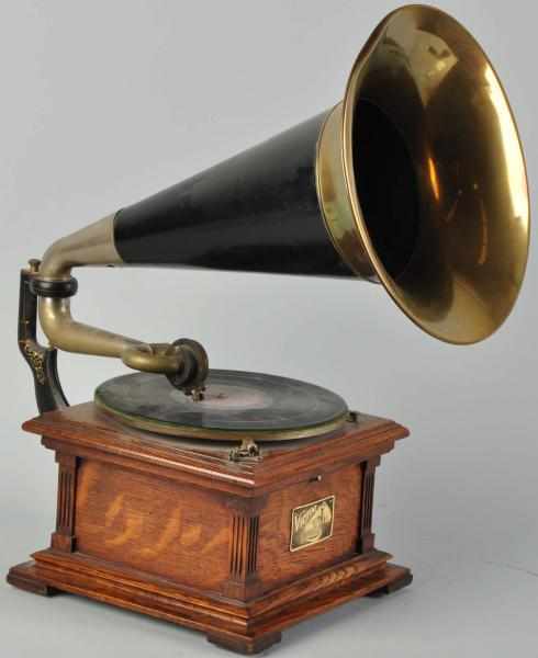 Appraisal: Victor II Hump Back Phonograph with Horn Nice original condition