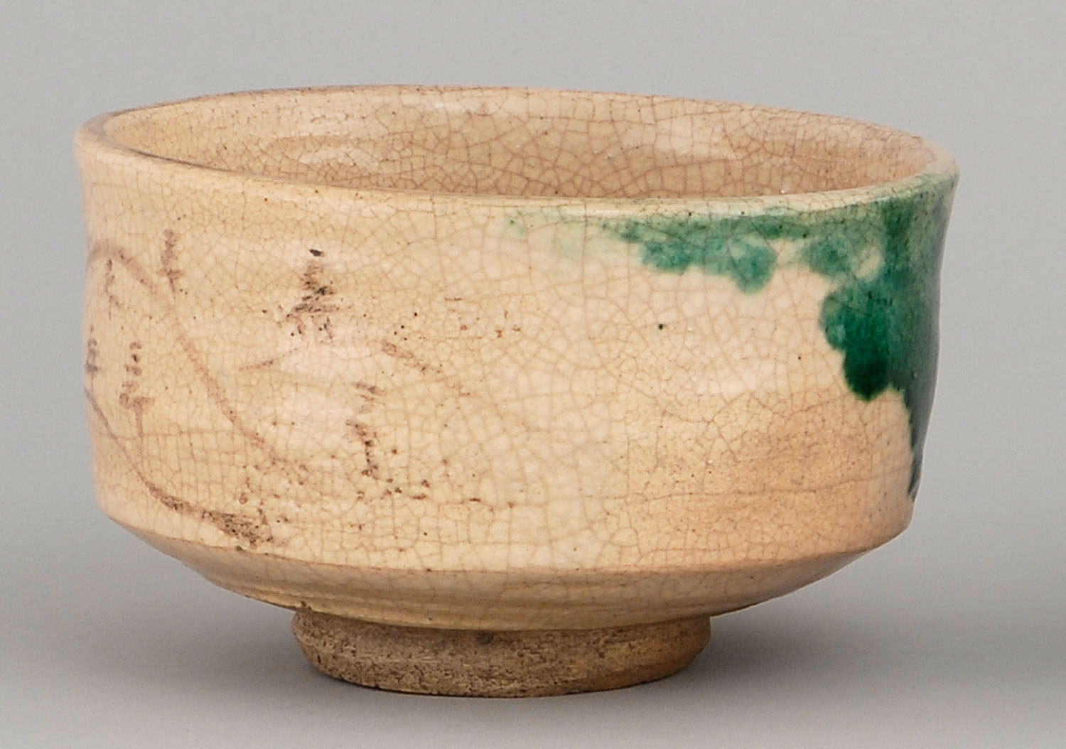 Appraisal: SHINO POTTERY CHAWAN th CenturyIn cream and green glaze with