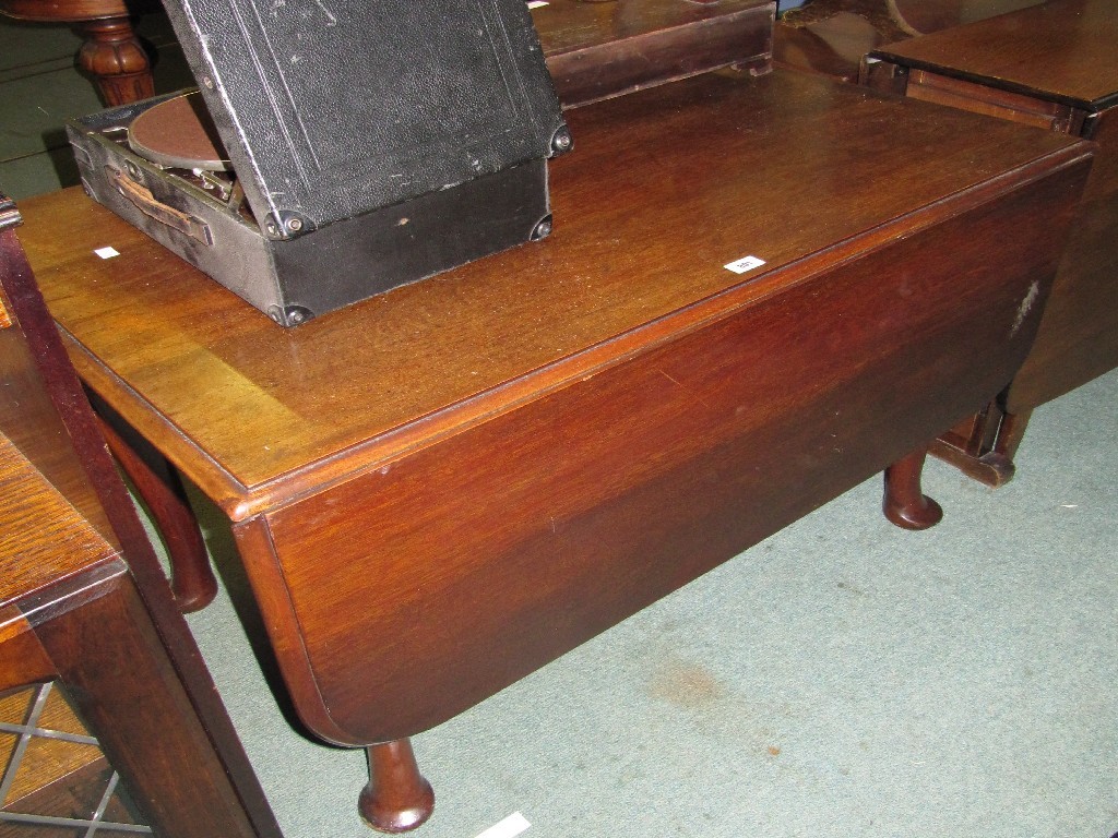 Appraisal: Mahogany gateleg dining table