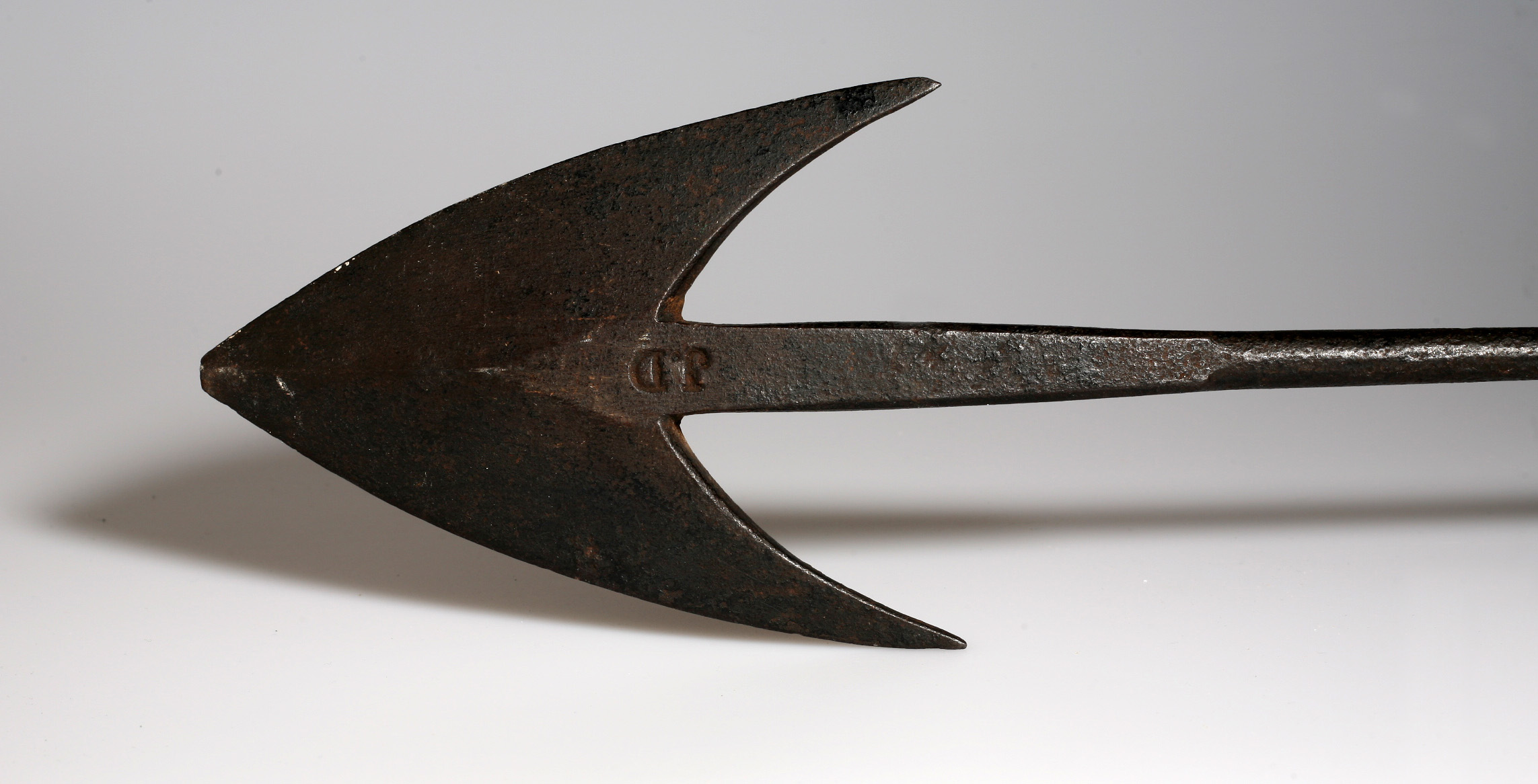 Appraisal: IRON HARPOON HEAD ATTRIBUTED TO NEW BEDFORD HARPOON-MAKER JAMES DURFEE