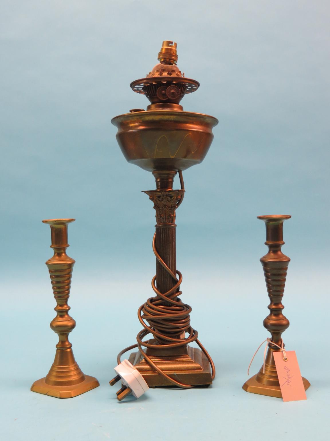 Appraisal: A Victorian Duplex brass oil lamp with Corinthian stem and