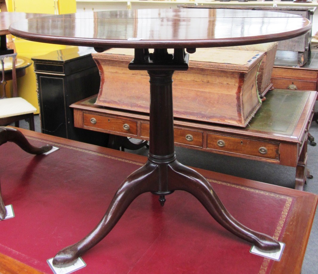 Appraisal: A George III circular mahogany snap top occasional table with