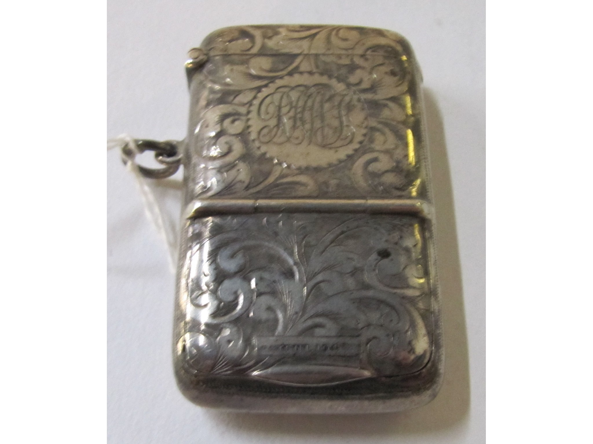 Appraisal: A silver vesta snuff box Birmingham