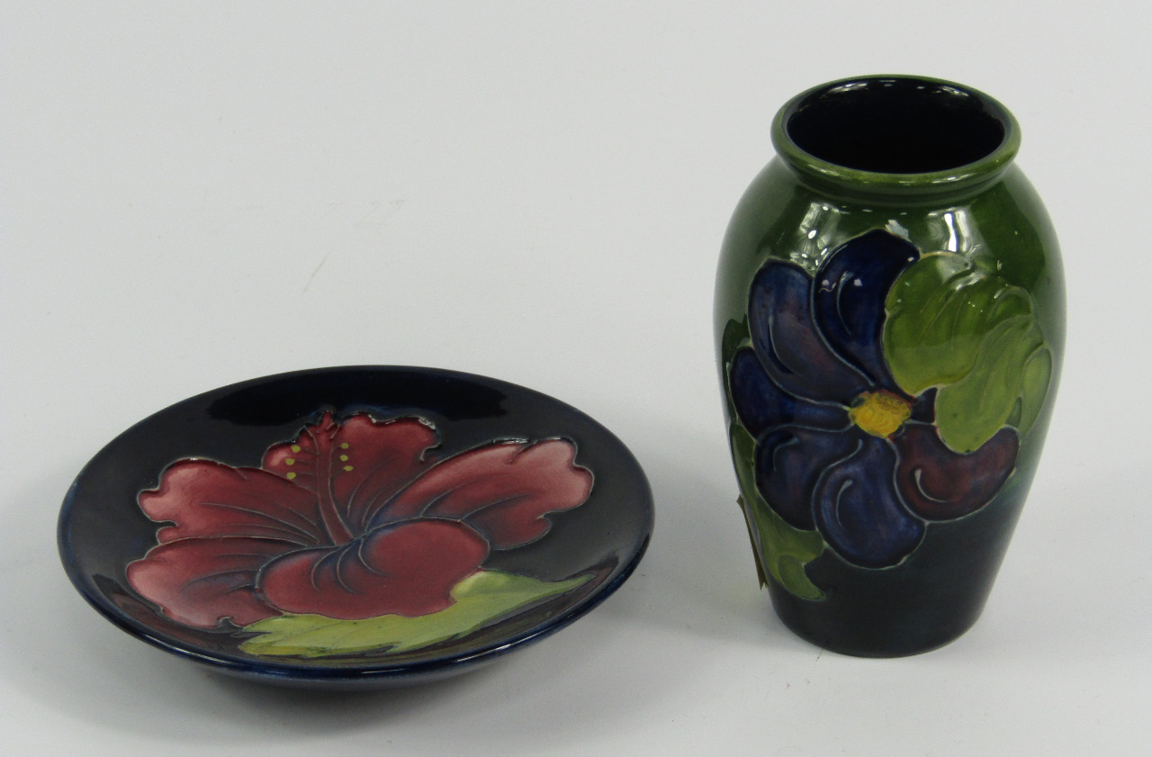 Appraisal: A Moorcroft pottery dish decorated in the Hibiscus pattern against