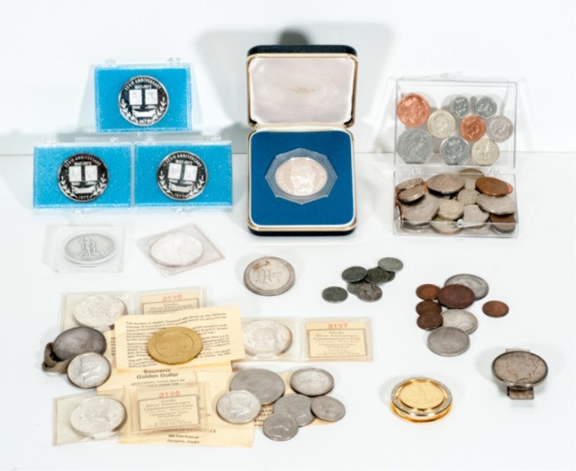 Appraisal: Collection of Circulated US and International Coin x th Anniversary