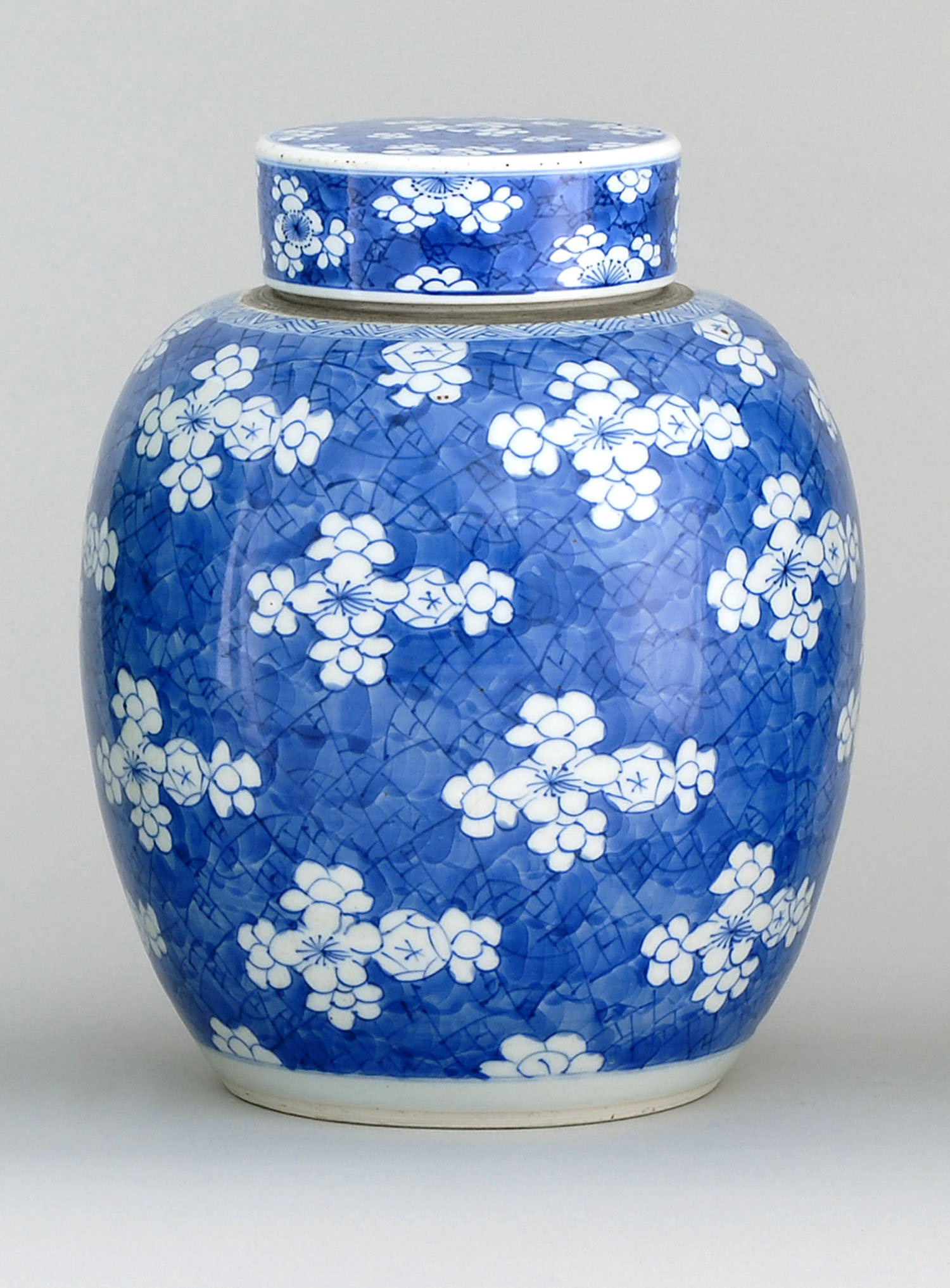 Appraisal: BLUE AND WHITE PORCELAIN COVERED GINGER JAR th CenturyIn hawthorne