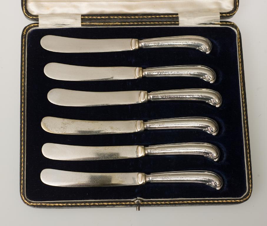 Appraisal: SET OF SIX GEORGE V SILVER PISTOL-HANDLED TEA KNIVES Sheffield