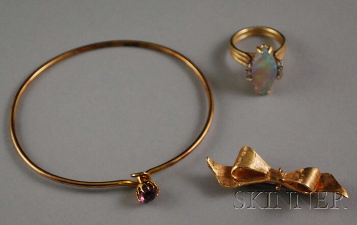 Appraisal: Three kt Gold Jewelry Items a gold wire and gemstone