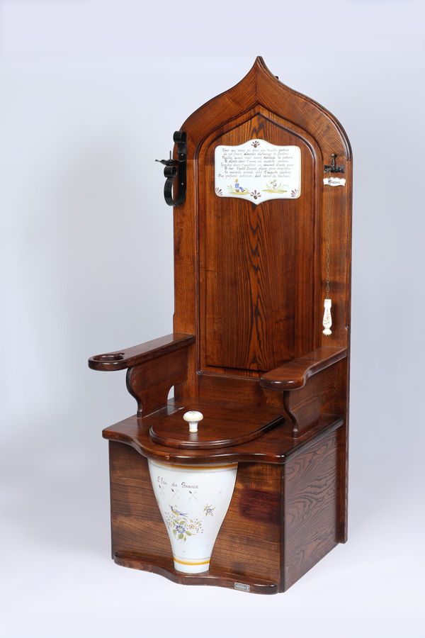 Appraisal: HERBEAU CARVED OAK FUNCTIONAL THRONE COMMODE A toilet fit for