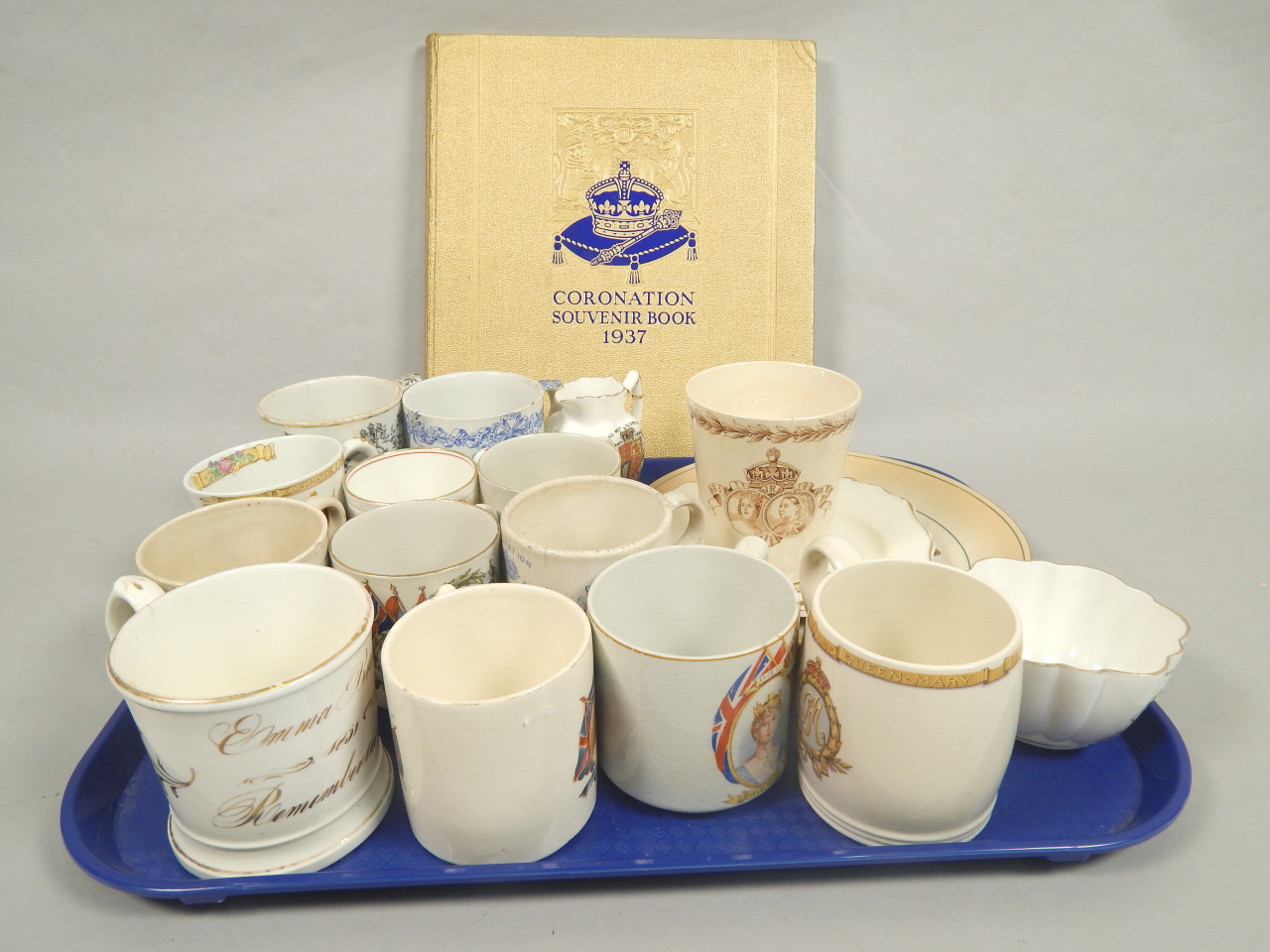 Appraisal: Various items of commemorative china etc to include a mug